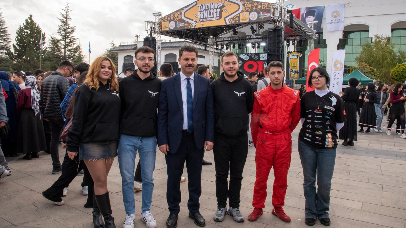 Selçuk Üniversitesinde Tanışma Şenliği renkli görüntülerle sona erdi